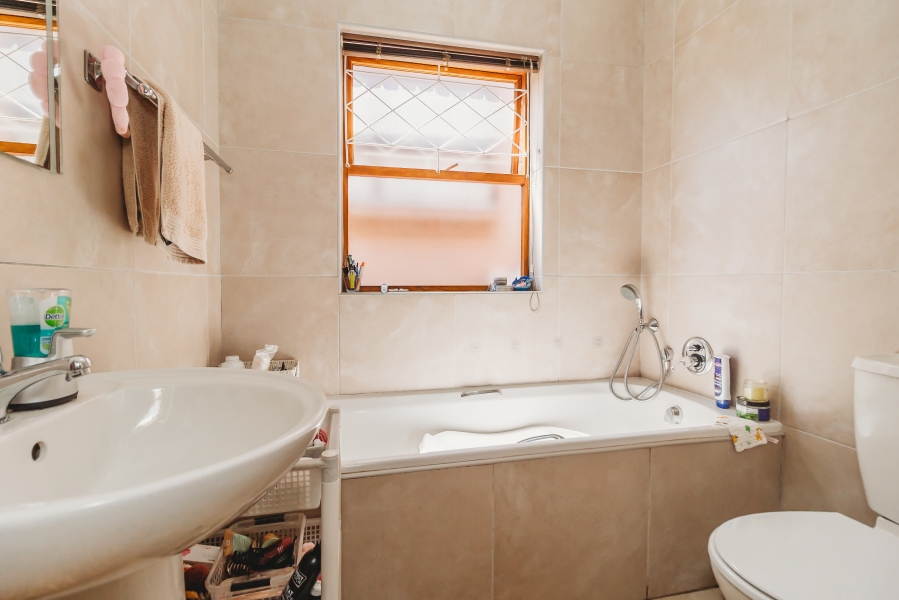 5 Bedroom Property for Sale in Heatherlands Western Cape